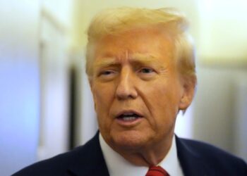 Trump ordena pausar todas las subvenciones y préstamos federales