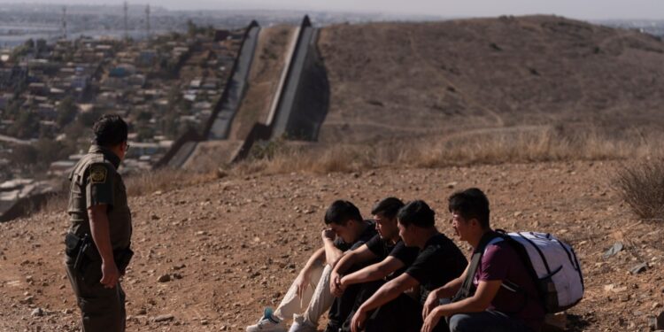 Solicitantes de asilo llegan a nuevos extremos en México tras las medidas fronterizas de Trump