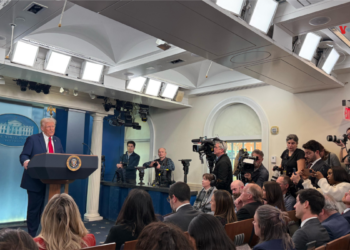 El presidente Donald Trump asegura tener “fuertes opiniones” sobre el trágico accidente aéreo de Washington DC