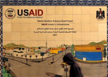 La administración Trump congela la ayuda exterior para el desarrollo