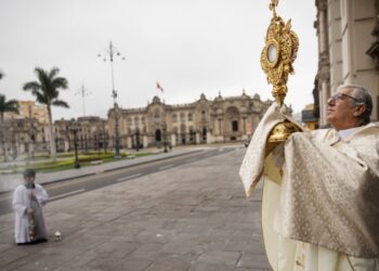 Arzobispo de Lima apoya sanción del Vaticano a cardenal del Opus Dei tras acusación por abuso sexual