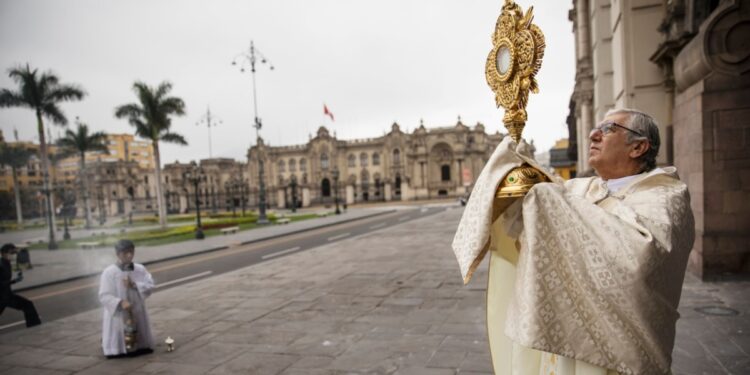 Arzobispo de Lima apoya sanción del Vaticano a cardenal del Opus Dei tras acusación por abuso sexual