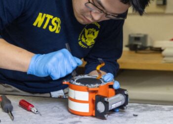 Más de 40 cuerpos se han recuperado del agua tras choque en el aire en Washington