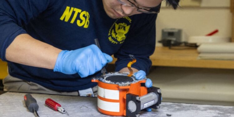 Más de 40 cuerpos se han recuperado del agua tras choque en el aire en Washington