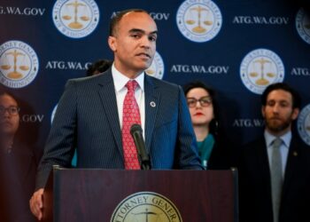 Juez bloquea temporalmente orden de Trump de cancelar la ciudadanía por nacimiento