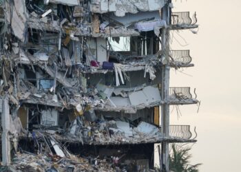Planean construir condominio de lujo en sitio donde colapsó edificio que dejó 98 muertos en Florida
