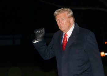 Trump revoca orden que había suspendido subvenciones y préstamos federales