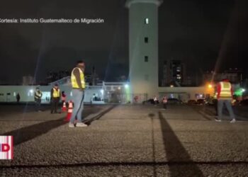 Guatemala asegura que no rechazará vuelos de deportados