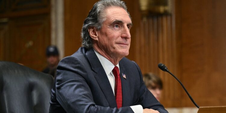 Doug Burgum es confirmado como secretario del Interior de Estados Unidos