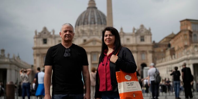 Víctimas de abusos sexuales en Perú ven justicia tras cierre de grupo católico conservador