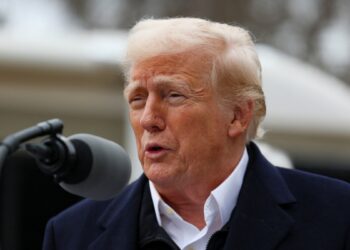 Memorando de Trump apunta a inmigrantes que entraron legalmente durante el gobierno de Biden