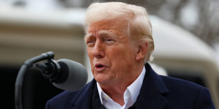 Memorando de Trump apunta a inmigrantes que entraron legalmente durante el gobierno de Biden