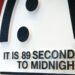 Científicos atómicos ajustan el «Reloj del Juicio Final» más cerca que nunca de la medianoche