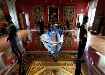 El museo del Louvre de París, en estado calamitoso, pide ayuda