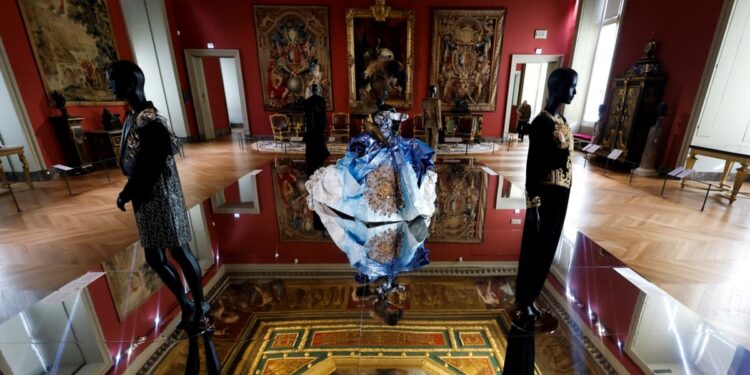 El museo del Louvre de París, en estado calamitoso, pide ayuda
