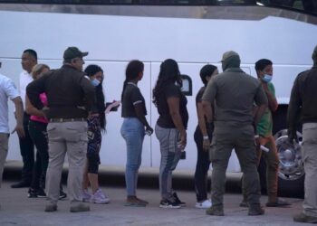 ¿Qué es la «autodeportación» y que recomiendan los expertos?