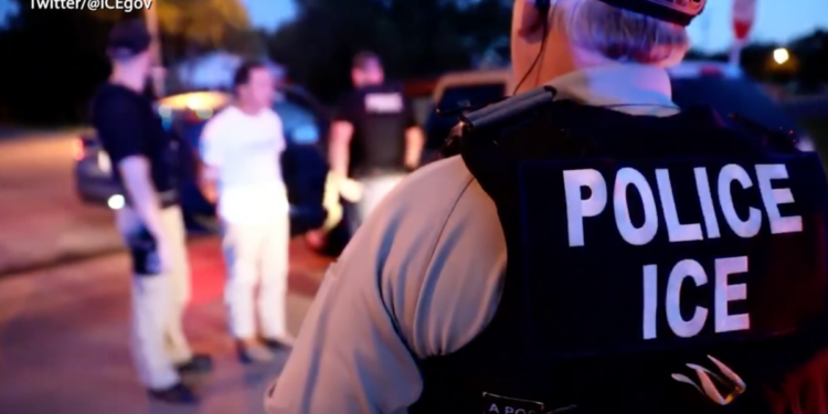 Una de las promesas de campaña del presidente Donald Trump fue instar al Congreso aprobar una legislación que prohíba las ciudades santuario