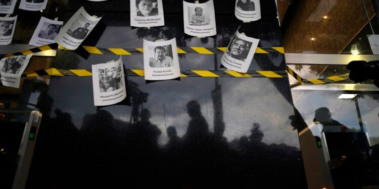 Asesinan a balazos a periodista mexicano bajo protección federal