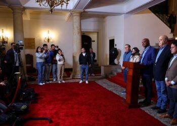 Colombia da marcha atrás y recibirá a inmigrantes, luego de amenaza de aranceles de EEUU