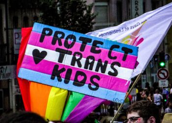 Presidente Trump prohíbe tratamientos y cirugías de transición de género a menores de 19 años en EEUU