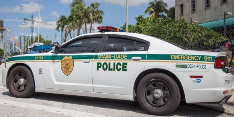 Sangrienta noche en Miami: un muerto y un herido tras tiroteo frente a club de strippers