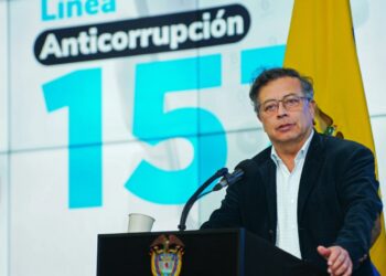 Petro rechaza vuelos con deportados colombianos si no reciben trato digno