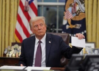 Donald Trump anuncia sanciones contra Colombia tras decisión de Petro de no recibir vuelos de deportados