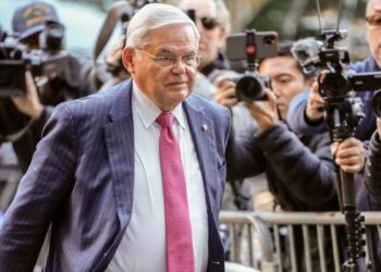 Exsenador estadounidense Bob Menéndez será condenado por caso de soborno con lingotes de oro