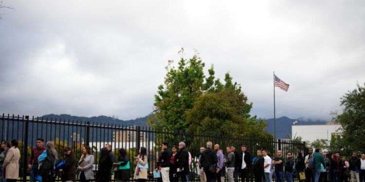 Embajada EEUU en Colombia reanuda la tramitación de visados en Bogotá