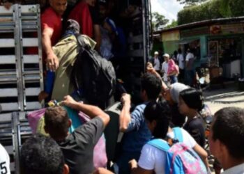 Colombia vive el mayor desplazamiento en casi 30 años por violenta arremetida del ELN