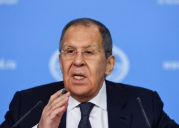 Jefe de la diplomacia rusa repite narrativas desacreditadas sobre la guerra en Ucrania y la OTAN