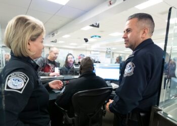 Las redadas migratorias dejan miles de arrestos a lo largo de territorio estadounidense