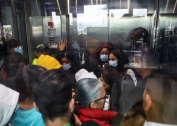 Colombia recibe tercer avión con deportados de EEUU tras tensión diplomática