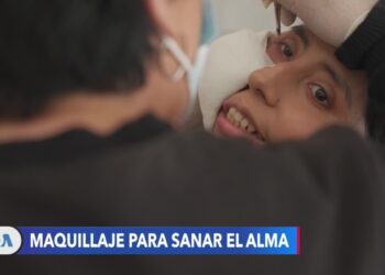 Un proyecto de maquillaje terapéutico ayuda a personas con cáncer en un hospital de Buenos Aires