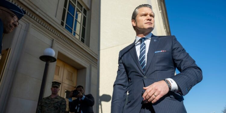 Trump firma orden que podría poner en marcha un futuro veto a soldados transgénero