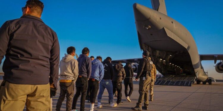 EEUU deporta a 265 guatemaltecos y anuncia acuerdo con México sobre expulsiones