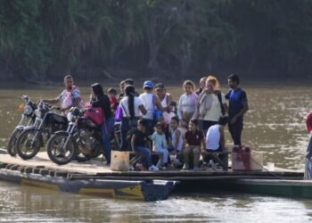 Frontera con Venezuela, una de las rutas de escape para desplazados por ola de violencia en Colombia