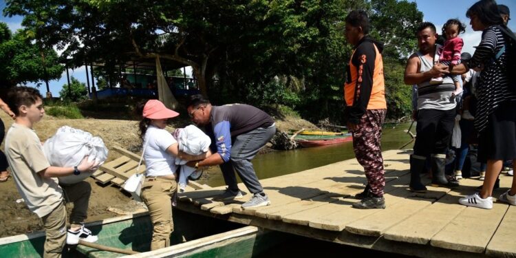 Desplazados por violencia guerrillera en Colombia ascienden a casi 20.000