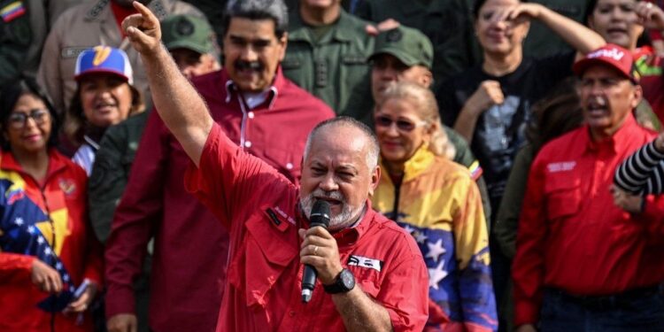 Alcalde de ciudad colombiana advierte a Cabello que cobrará los $25 millones por su recompensa, si pisa la zona