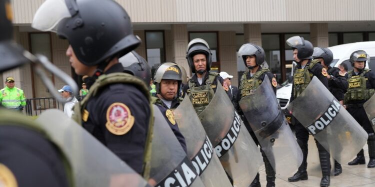 Perú calcula que existen más de 200 organizaciones criminales operando en su capital