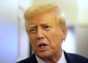 Grupos preparan demanda contra la orden de Trump sobre tropas transgénero