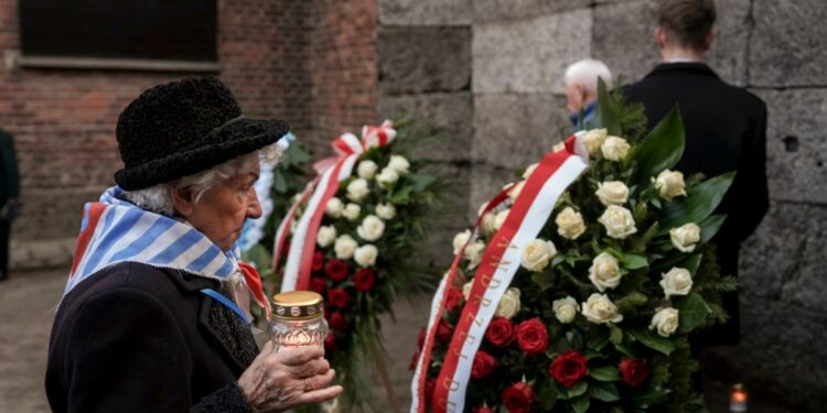 Sobrevivientes de Auschwitz conmemoran 80 aniversario de liberación del campo de exterminio