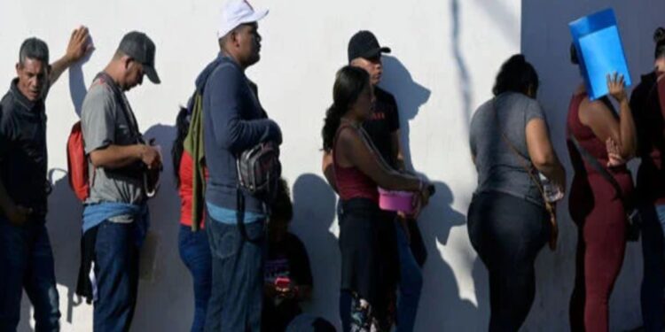 Trump busca un acuerdo para deportar a El Salvador inmigrantes de otros países
