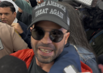 Exlíder de los Proud Boys llega a Miami tras recibir indulto presidencial