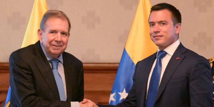 Ecuador desafía exportaciones petroleras del régimen de Maduro