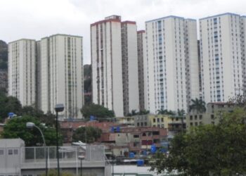 Niño fallece tras caer de un edificio en El Valle