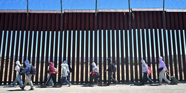 EEUU y Colombia dan por superado impasse diplomático tras tensión por deportaciones