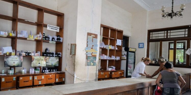 Dictadura de Cuba anuncia cronograma para poder comprar medicinas ante extrema escasez