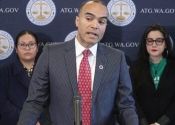 Juez bloquea temporalmente orden de Trump de cancelar la ciudadanía por nacimiento