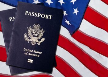Estados Unidos dejará de emitir pasaportes con la ‘X’ para las personas trans o no binarias